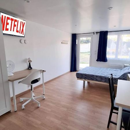 Studio En Rez De Jardin Avec Terrasse Privee - Le Petit Chateau Avesnois - Tv - Wifi - Logement Complet アヴェーヌ・シュル・エルプ エクステリア 写真