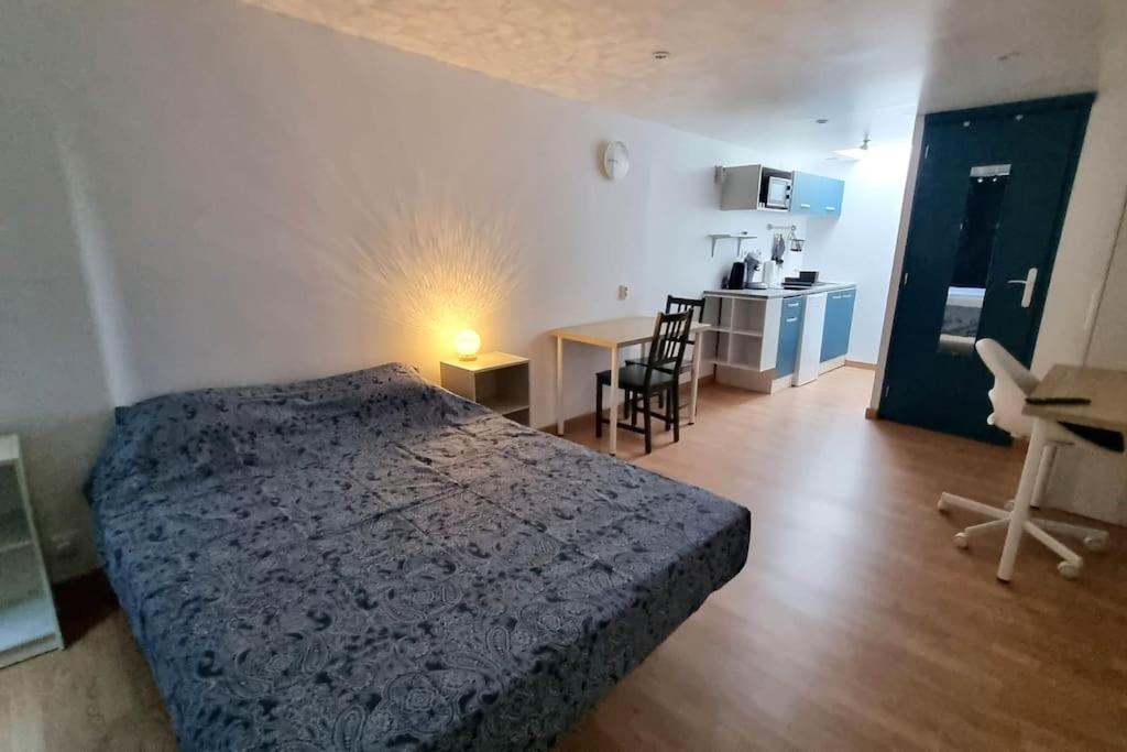 Studio En Rez De Jardin Avec Terrasse Privee - Le Petit Chateau Avesnois - Tv - Wifi - Logement Complet アヴェーヌ・シュル・エルプ エクステリア 写真