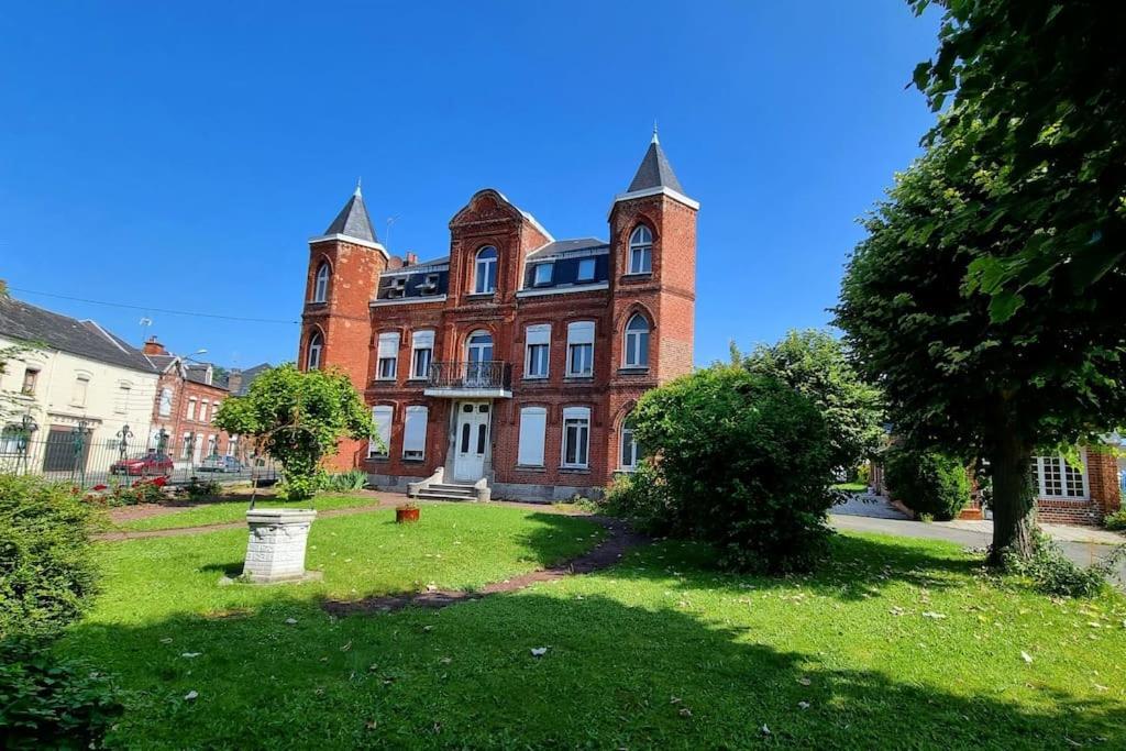 Studio En Rez De Jardin Avec Terrasse Privee - Le Petit Chateau Avesnois - Tv - Wifi - Logement Complet アヴェーヌ・シュル・エルプ エクステリア 写真